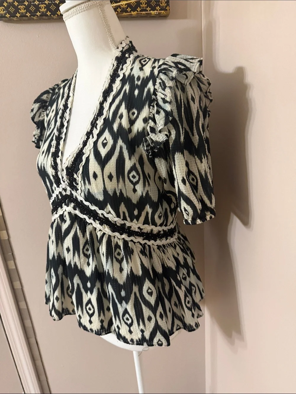 Anthropologie Black & White Ikat V-Neck puff sleeves Peplum Blouse